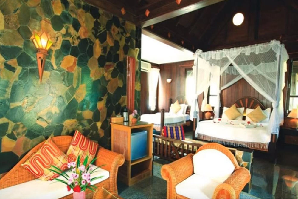 Palm Island Hotel