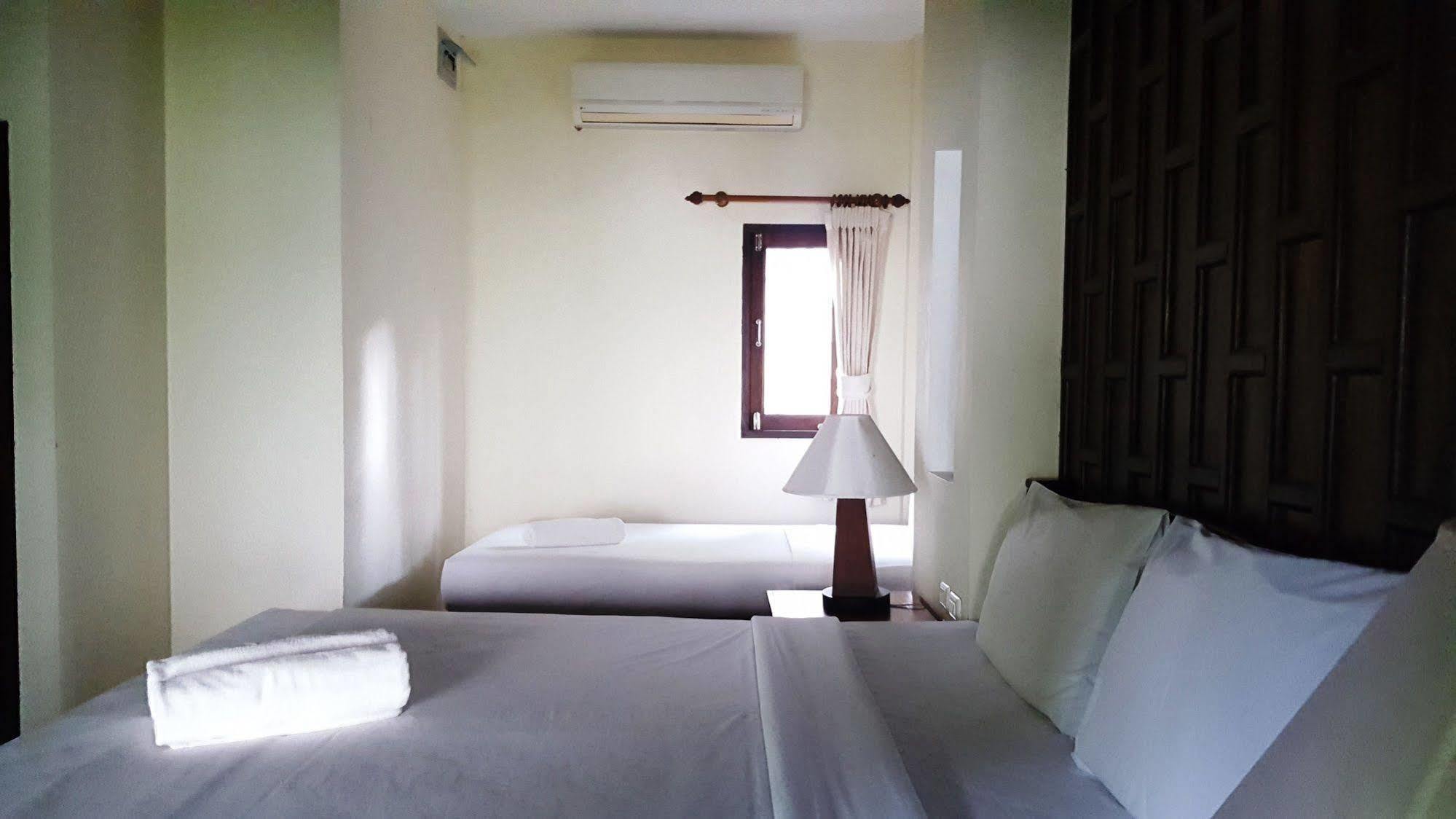 Palm Island Hotel